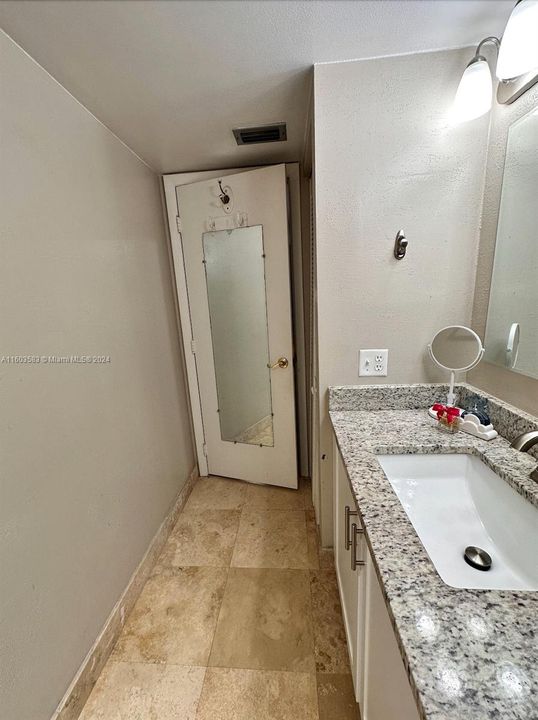 For Sale: $110,000 (1 beds, 1 baths, 833 Square Feet)