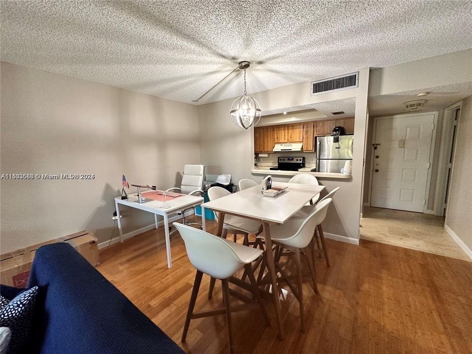 For Sale: $110,000 (1 beds, 1 baths, 833 Square Feet)