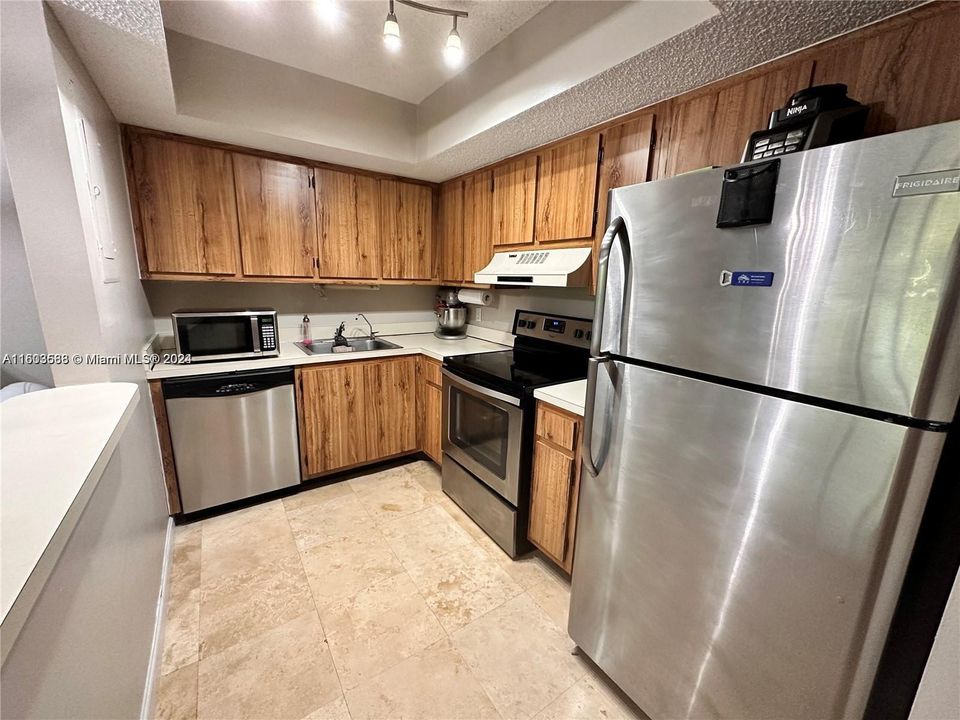 For Sale: $110,000 (1 beds, 1 baths, 833 Square Feet)