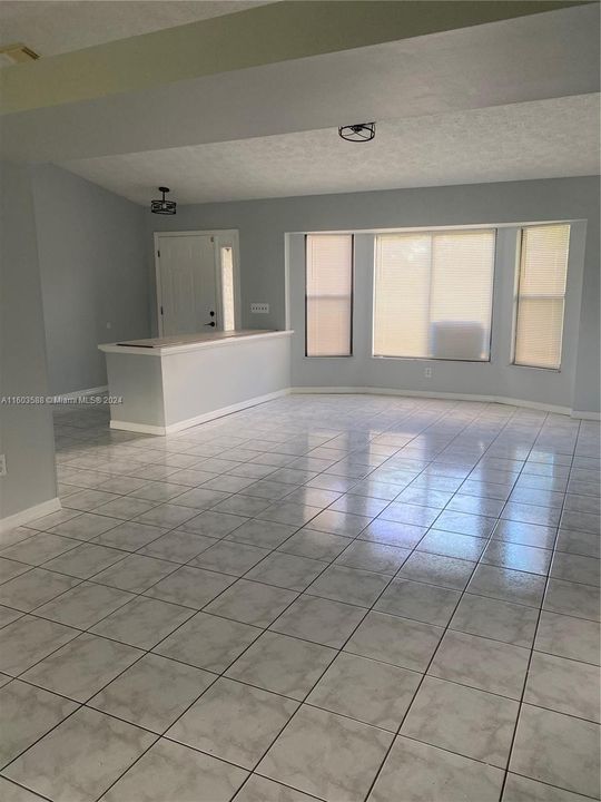 For Rent: $2,850 (3 beds, 2 baths, 1547 Square Feet)