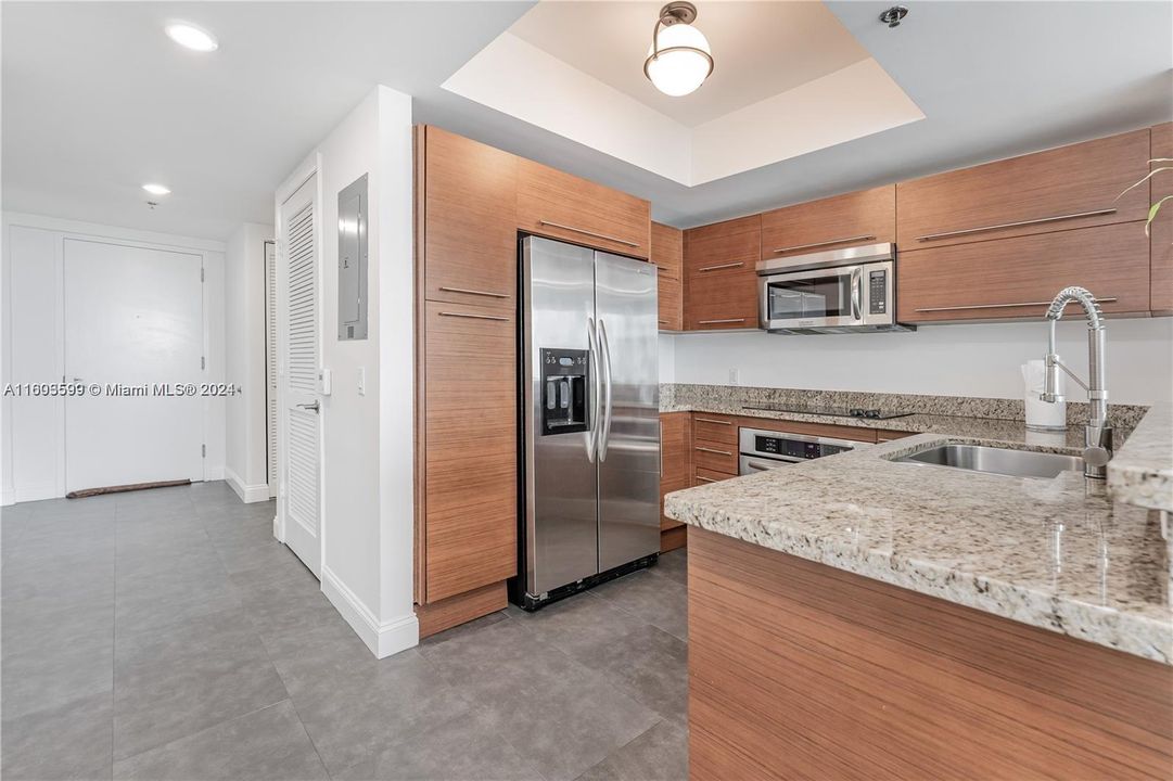 For Sale: $329,000 (1 beds, 2 baths, 954 Square Feet)