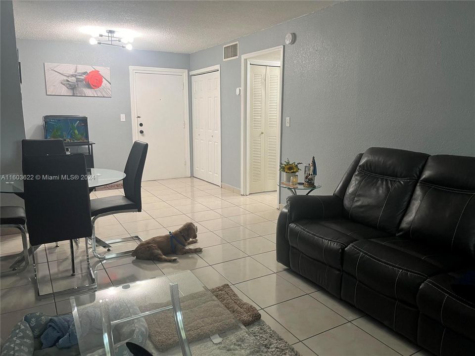 For Sale: $206,000 (1 beds, 1 baths, 600 Square Feet)