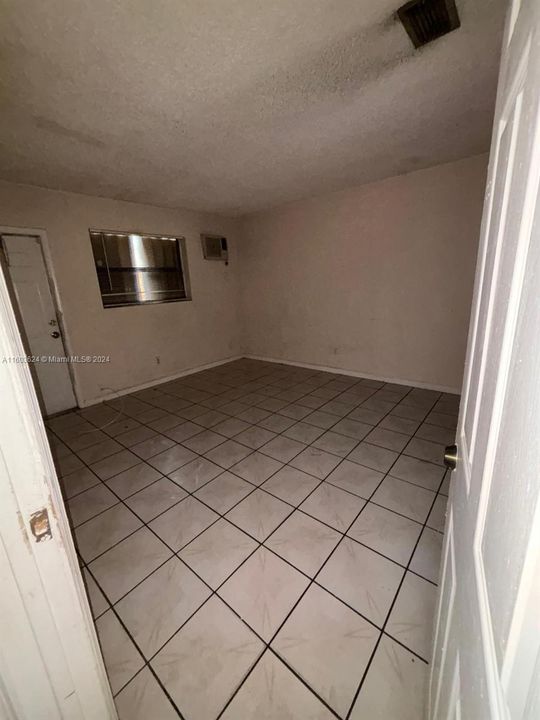 For Rent: $2,500 (3 beds, 2 baths, 1200 Square Feet)