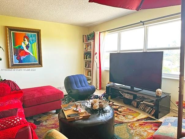 For Sale: $279,000 (2 beds, 2 baths, 1203 Square Feet)