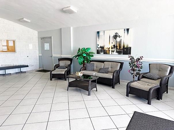 For Sale: $279,000 (2 beds, 2 baths, 1203 Square Feet)