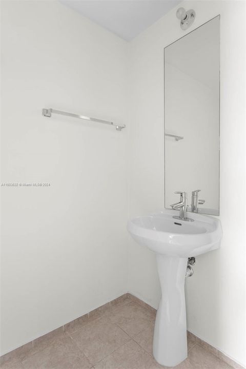 Recently Rented: $2,850 (1 beds, 1 baths, 705 Square Feet)