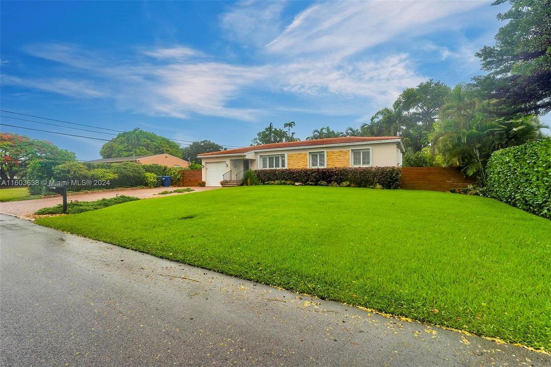 For Sale: $1,195,000 (3 beds, 3 baths, 1458 Square Feet)