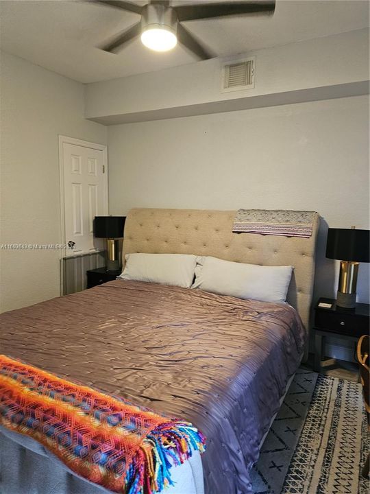 For Rent: $2,600 (2 beds, 1 baths, 960 Square Feet)