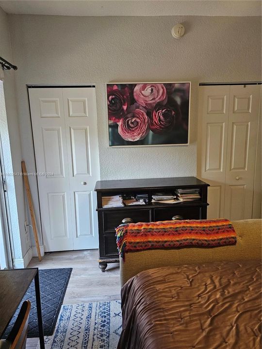 For Rent: $2,600 (2 beds, 1 baths, 960 Square Feet)