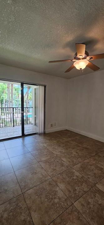 Active With Contract: $1,700 (1 beds, 1 baths, 650 Square Feet)