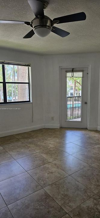 Active With Contract: $1,700 (1 beds, 1 baths, 650 Square Feet)