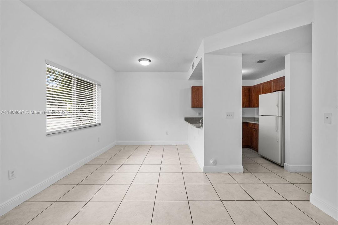 Active With Contract: $2,300 (2 beds, 2 baths, 800 Square Feet)