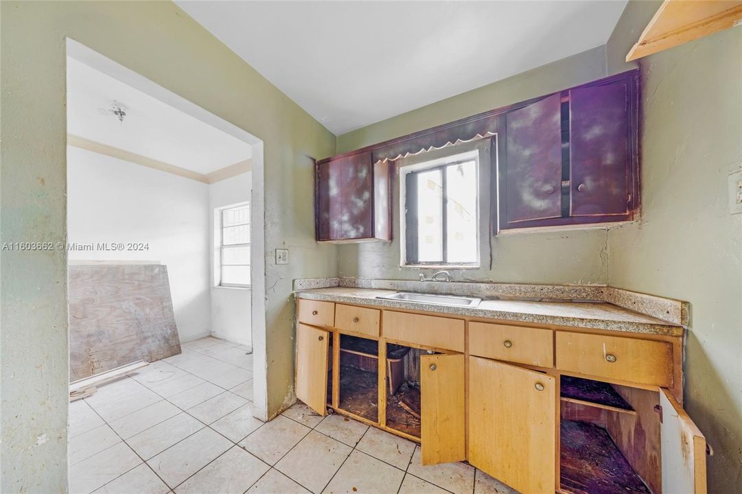 For Sale: $335,000 (0 beds, 0 baths, 1596 Square Feet)