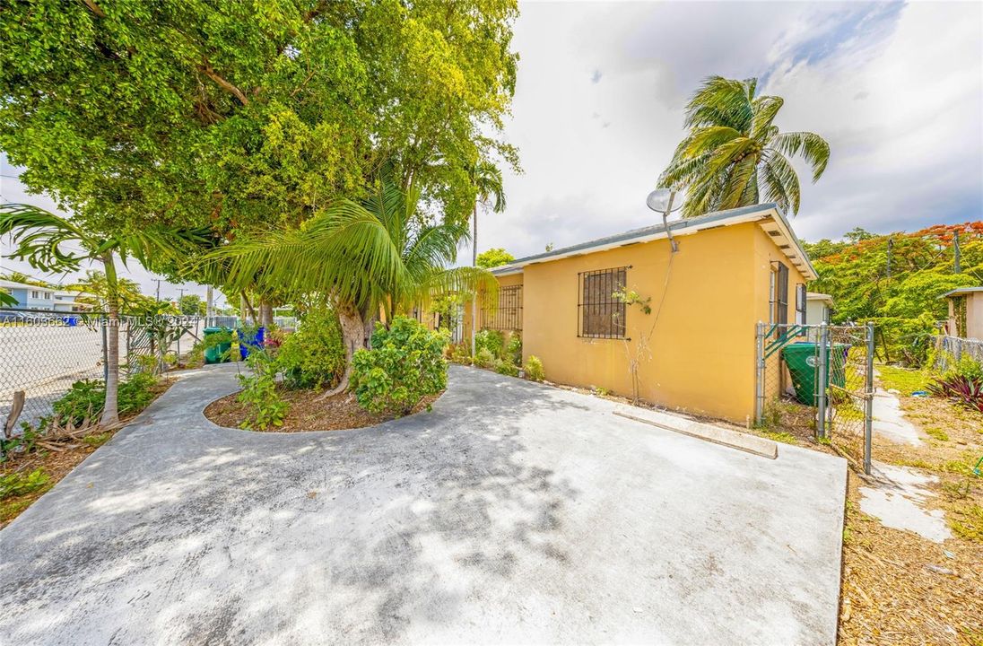 Active With Contract: $335,000 (0 beds, 0 baths, 1596 Square Feet)