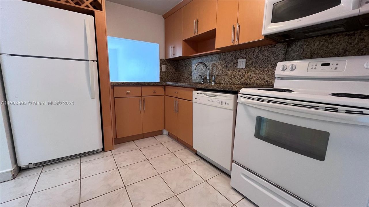 Active With Contract: $2,600 (1 beds, 1 baths, 725 Square Feet)