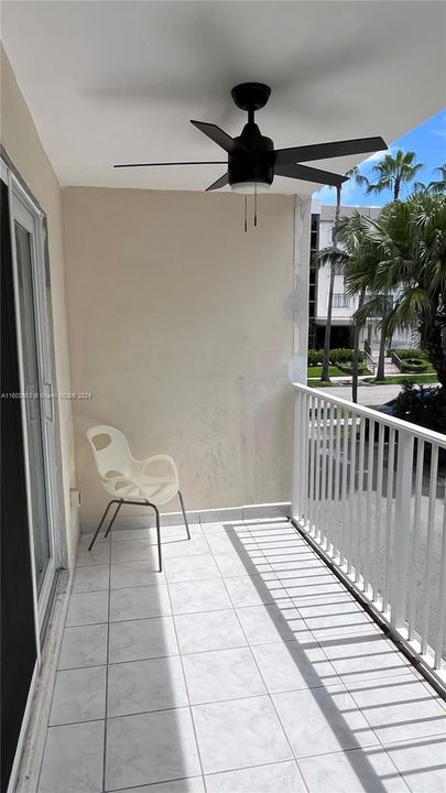 Active With Contract: $2,600 (1 beds, 1 baths, 725 Square Feet)