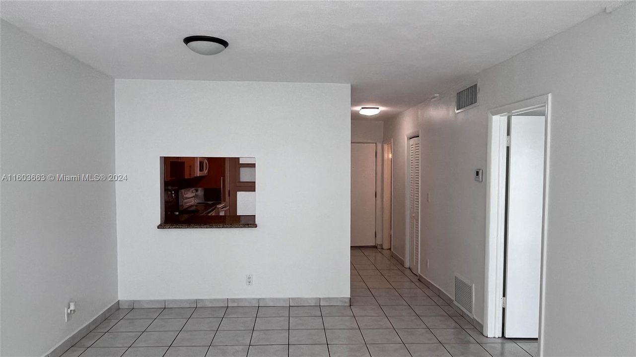 For Rent: $2,850 (1 beds, 1 baths, 725 Square Feet)