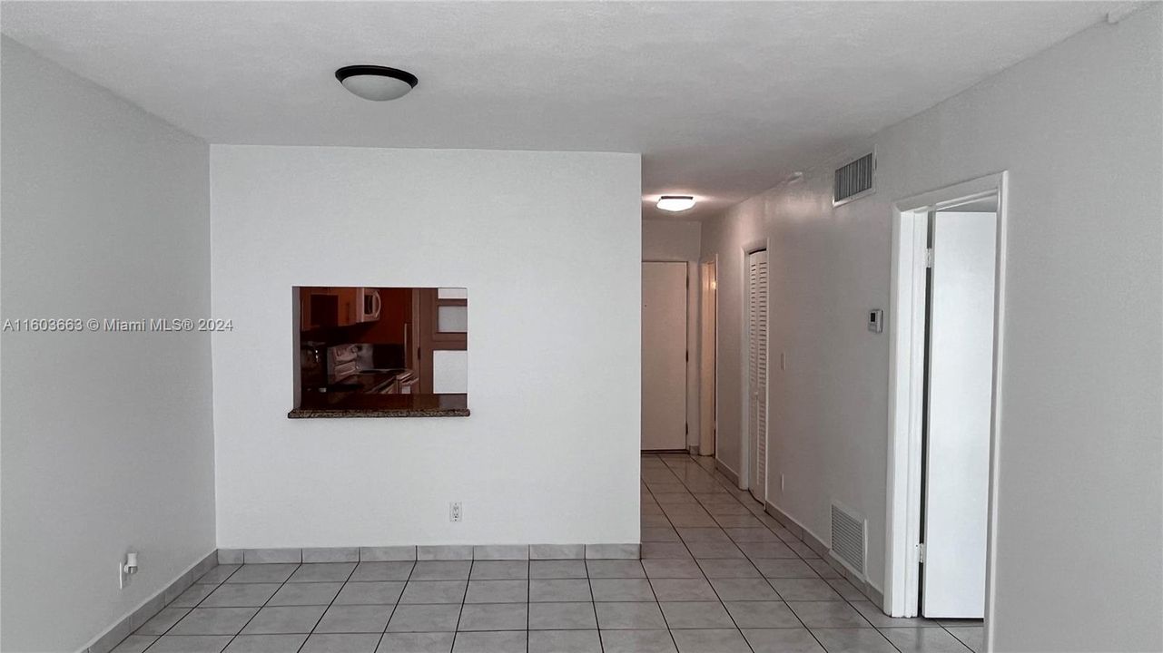 Active With Contract: $2,600 (1 beds, 1 baths, 725 Square Feet)