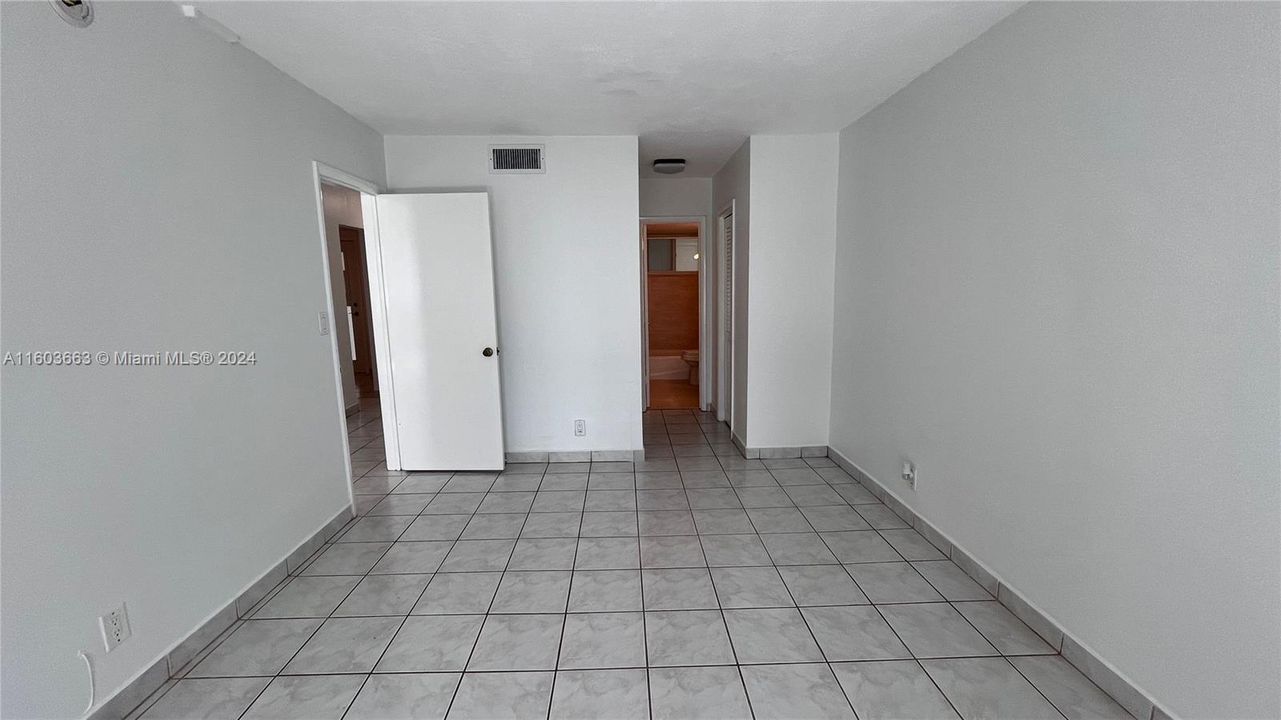 For Rent: $2,850 (1 beds, 1 baths, 725 Square Feet)