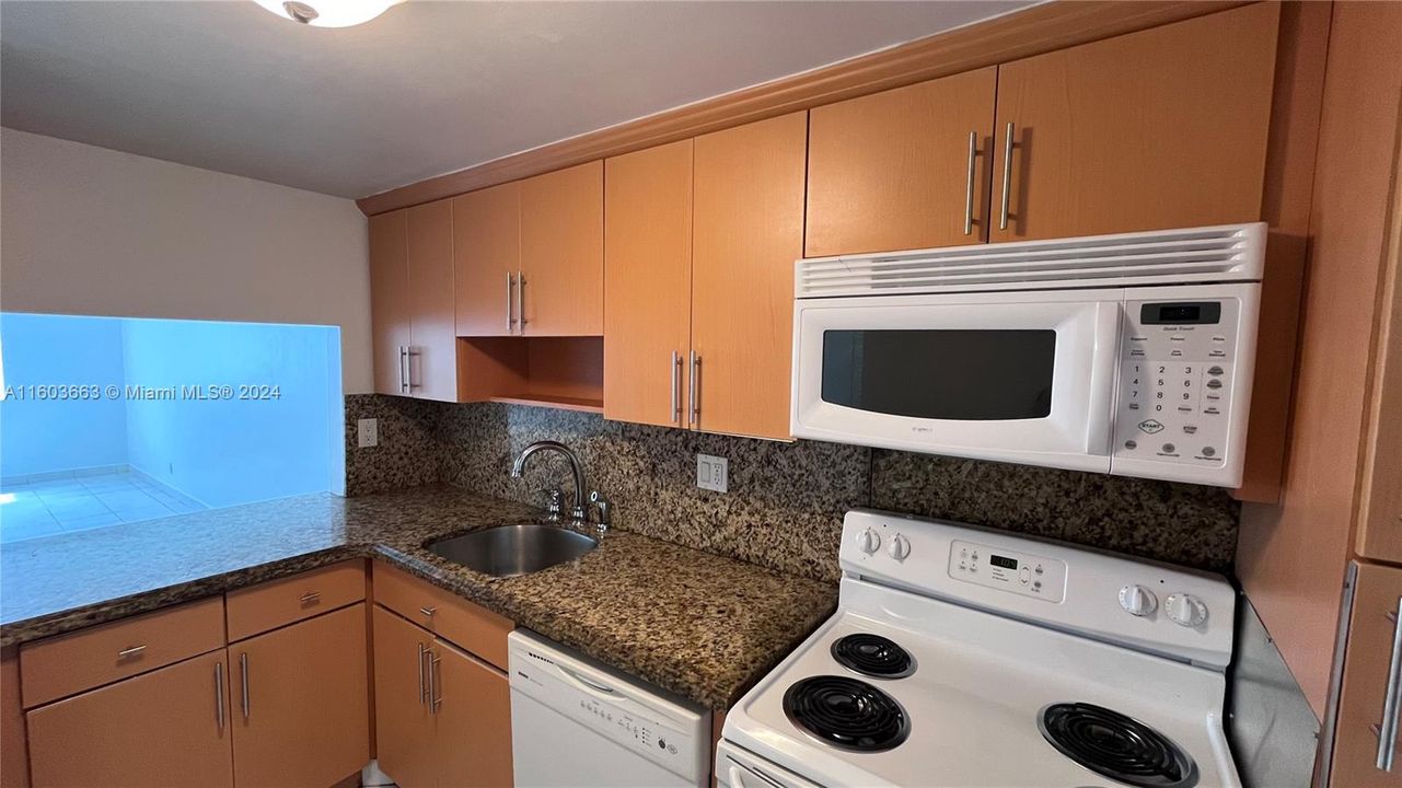 For Rent: $2,850 (1 beds, 1 baths, 725 Square Feet)