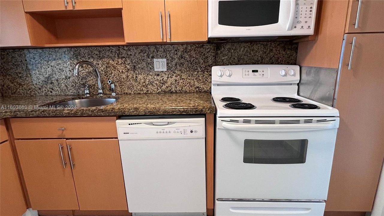 For Rent: $2,850 (1 beds, 1 baths, 725 Square Feet)