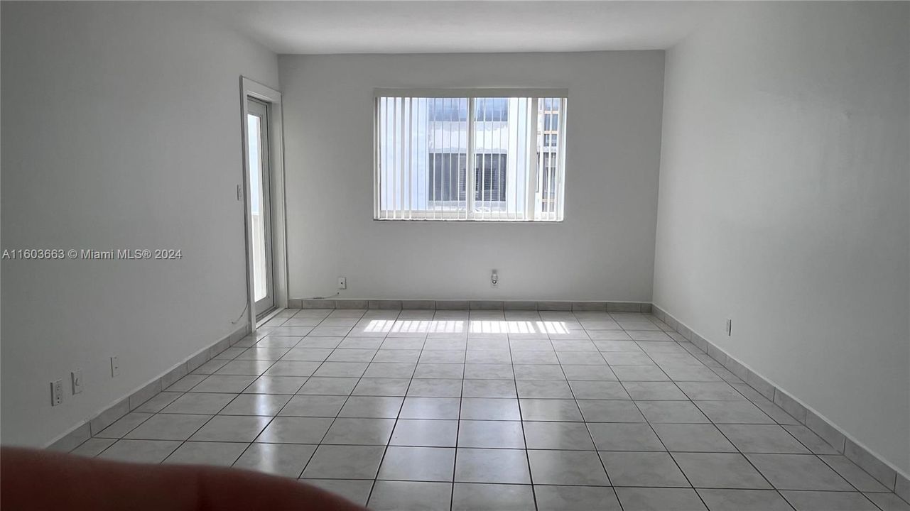 Active With Contract: $2,600 (1 beds, 1 baths, 725 Square Feet)