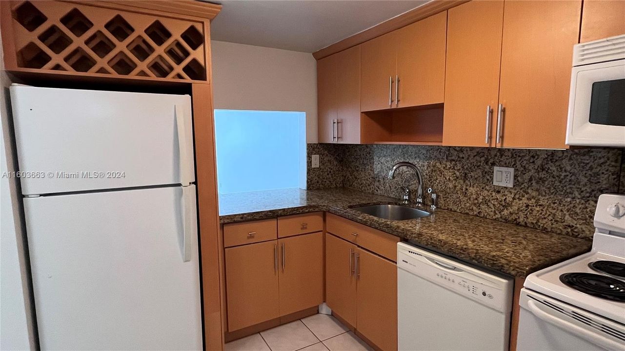 For Rent: $2,850 (1 beds, 1 baths, 725 Square Feet)