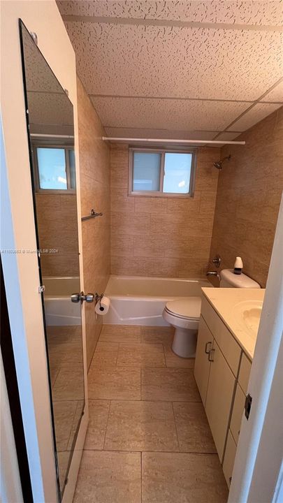 Active With Contract: $2,600 (1 beds, 1 baths, 725 Square Feet)