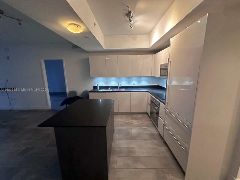 Recently Rented: $4,950 (2 beds, 2 baths, 1028 Square Feet)