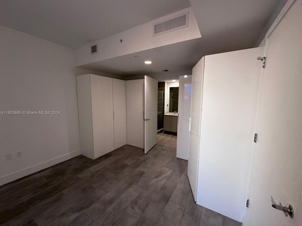 Active With Contract: $4,950 (2 beds, 2 baths, 1028 Square Feet)