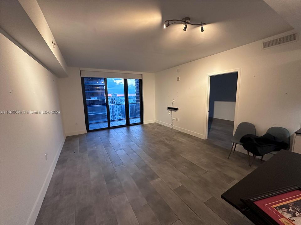 Active With Contract: $4,950 (2 beds, 2 baths, 1028 Square Feet)