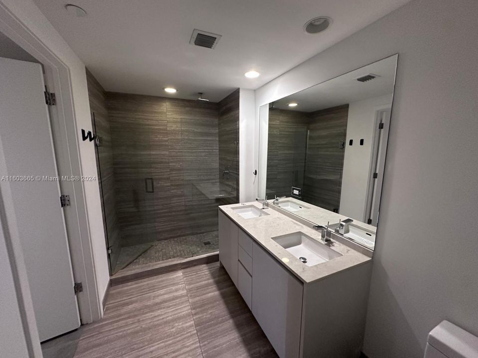 Active With Contract: $4,950 (2 beds, 2 baths, 1028 Square Feet)