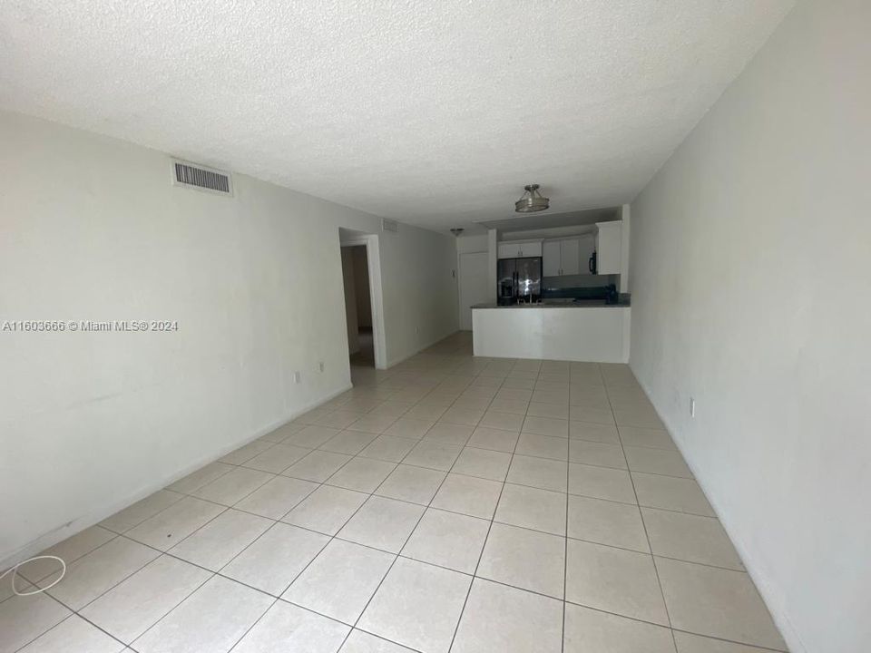 Recently Rented: $2,200 (2 beds, 1 baths, 900 Square Feet)