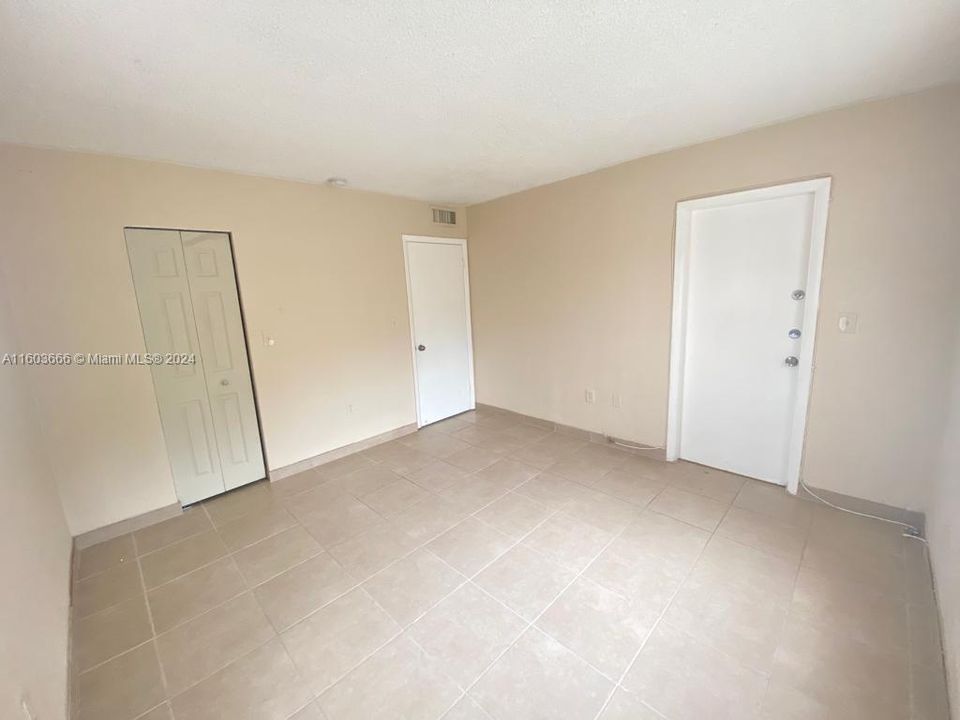 Recently Rented: $2,200 (2 beds, 1 baths, 900 Square Feet)