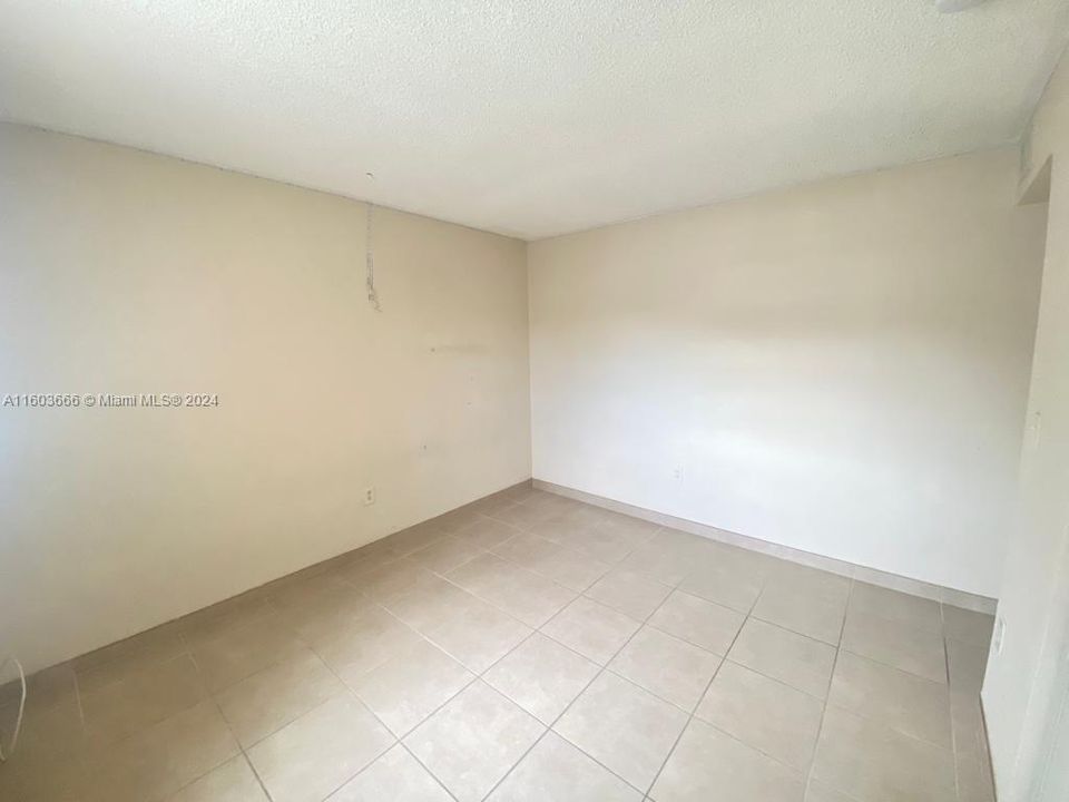 Recently Rented: $2,200 (2 beds, 1 baths, 900 Square Feet)