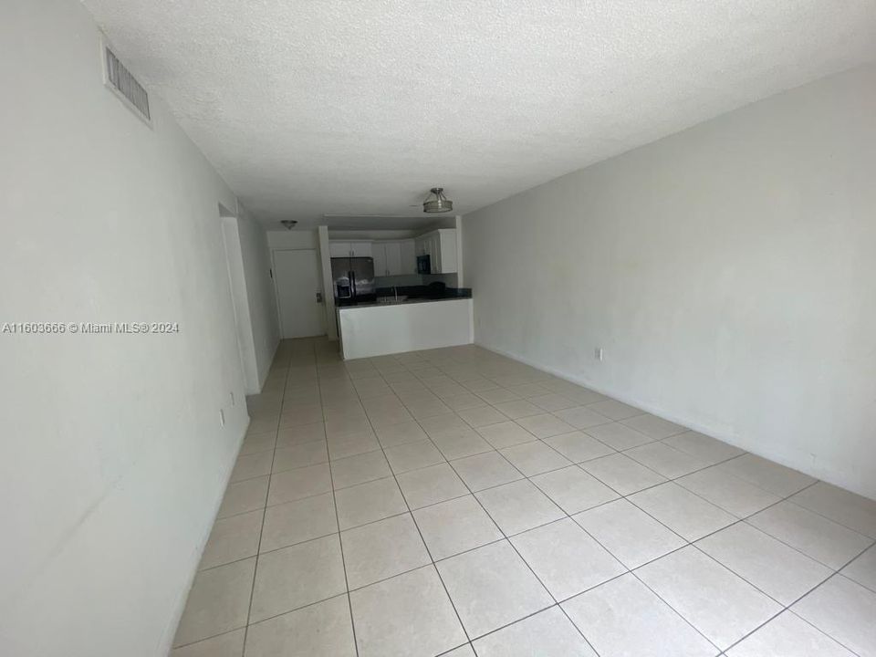 Recently Rented: $2,200 (2 beds, 1 baths, 900 Square Feet)