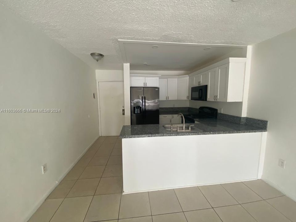 Recently Rented: $2,200 (2 beds, 1 baths, 900 Square Feet)