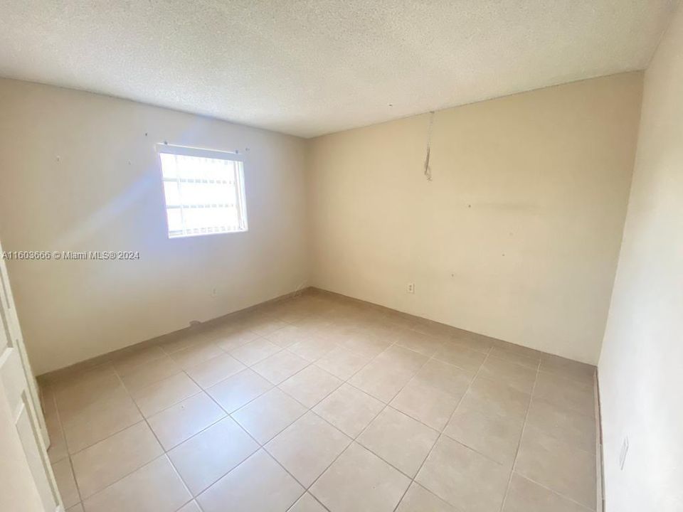 Recently Rented: $2,200 (2 beds, 1 baths, 900 Square Feet)