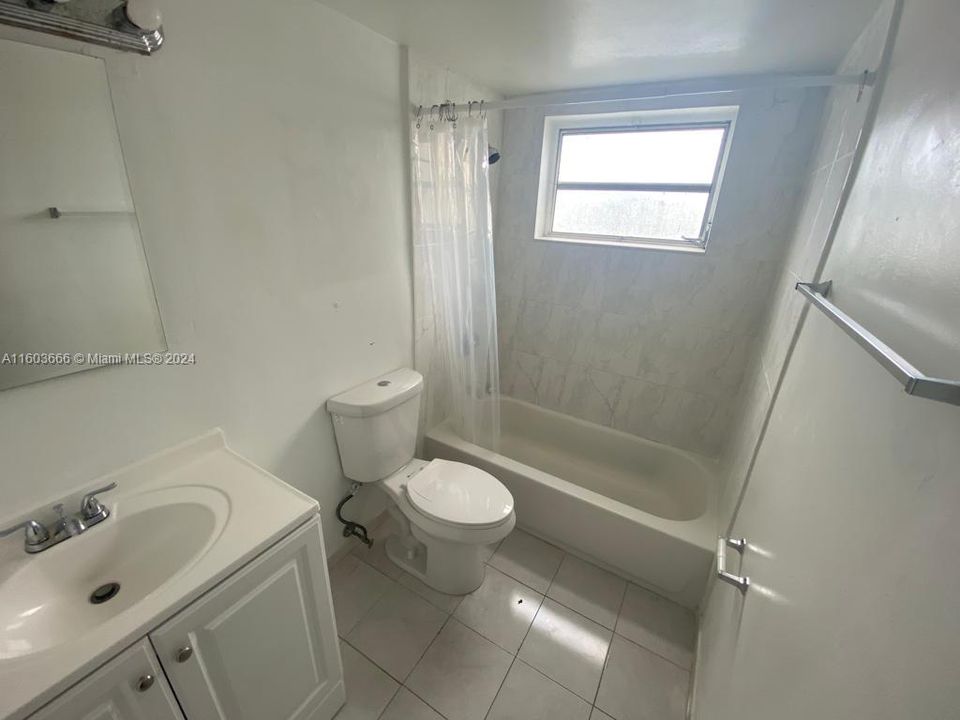 Recently Rented: $2,200 (2 beds, 1 baths, 900 Square Feet)