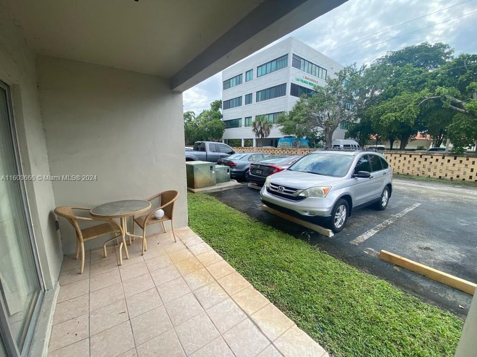 Recently Rented: $2,200 (2 beds, 1 baths, 900 Square Feet)