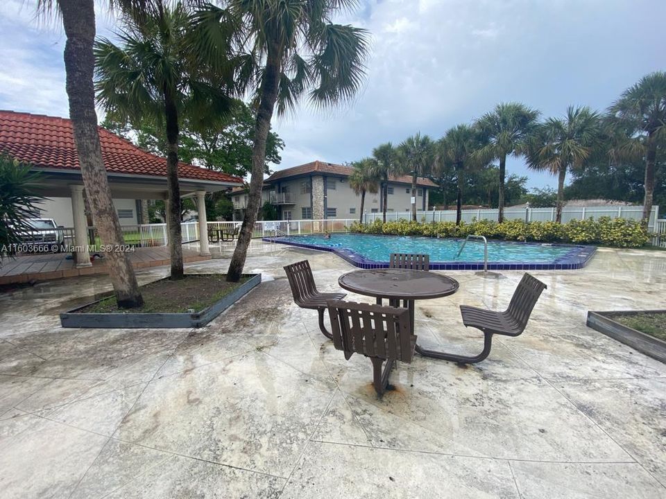 Recently Rented: $2,200 (2 beds, 1 baths, 900 Square Feet)