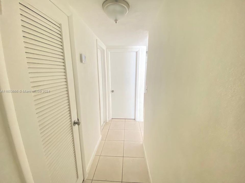 Recently Rented: $2,200 (2 beds, 1 baths, 900 Square Feet)