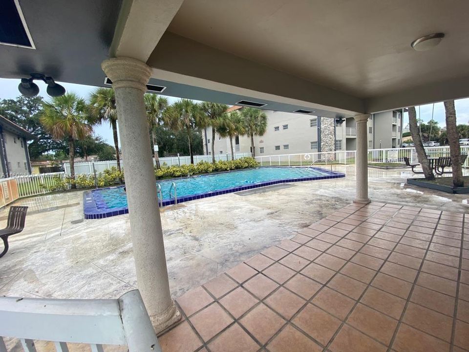 Recently Rented: $2,200 (2 beds, 1 baths, 900 Square Feet)