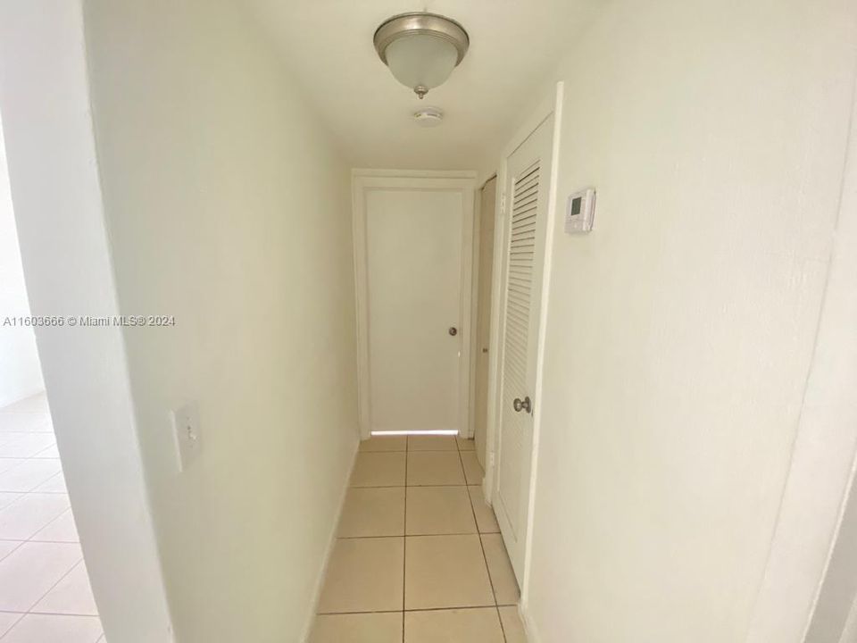 Recently Rented: $2,200 (2 beds, 1 baths, 900 Square Feet)