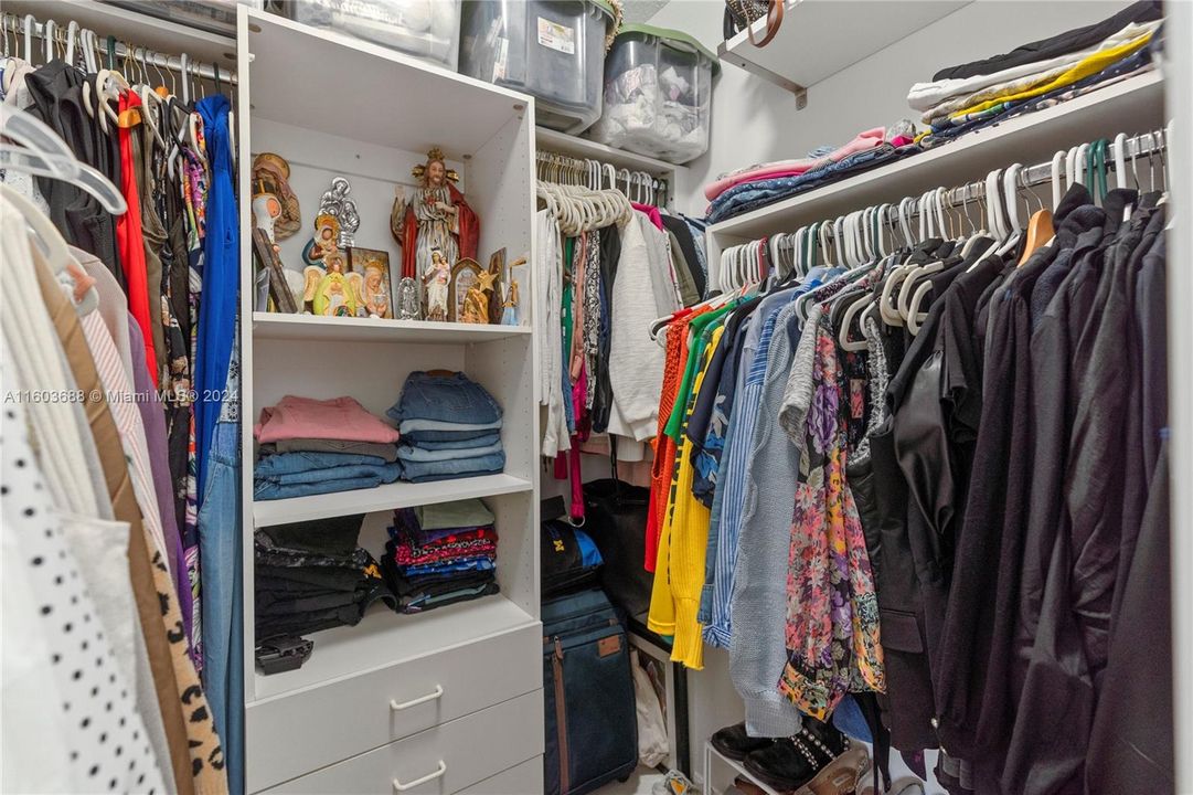 Walking Closet