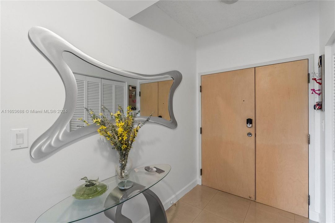 For Sale: $414,800 (2 beds, 2 baths, 1170 Square Feet)