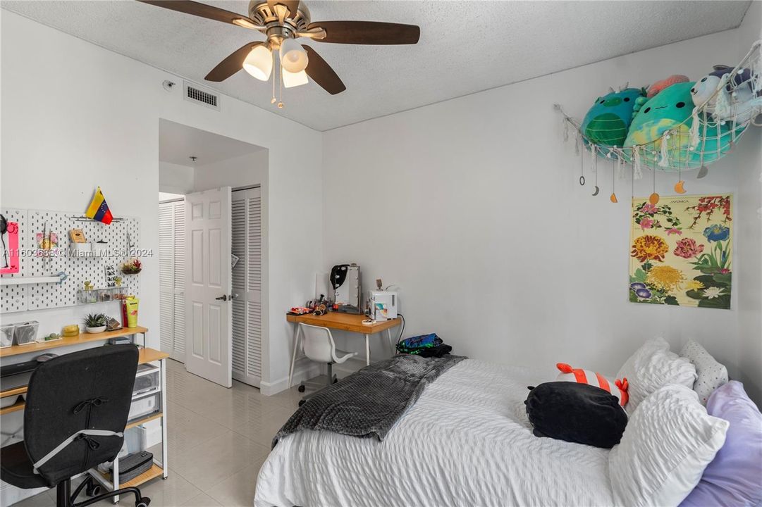 For Sale: $414,800 (2 beds, 2 baths, 1170 Square Feet)