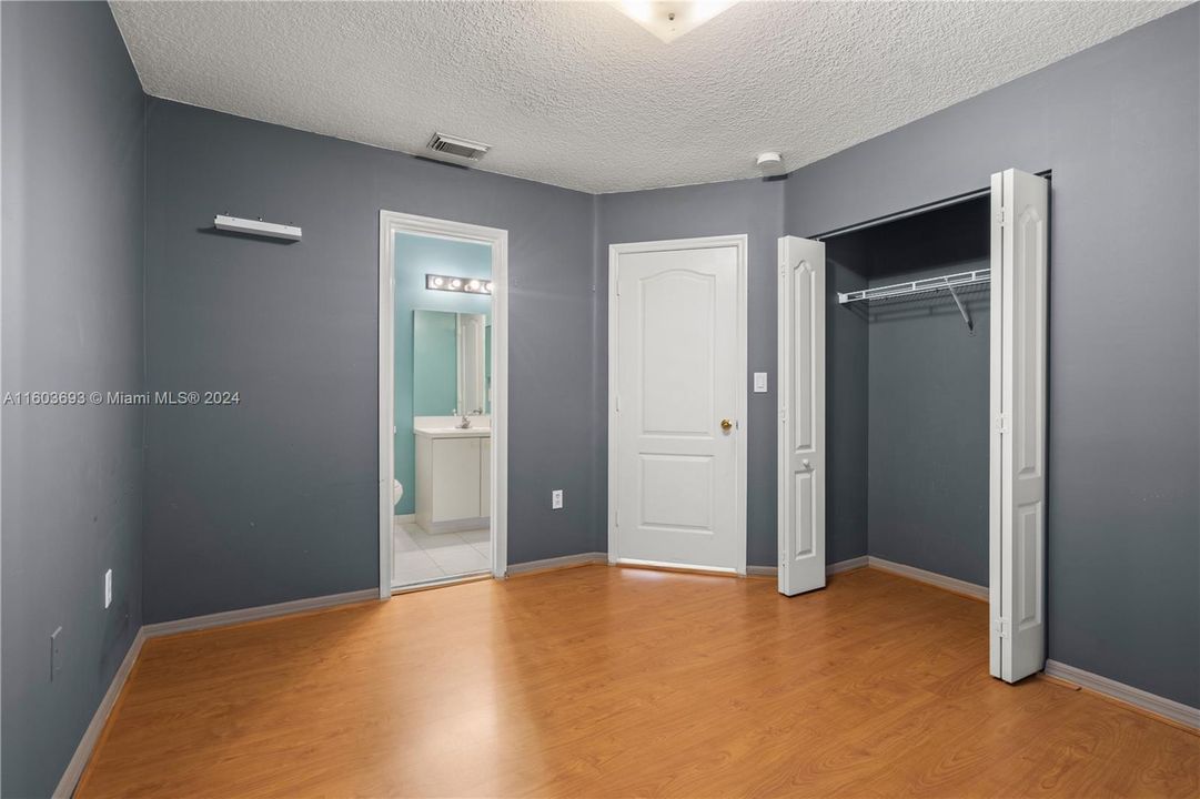 Active With Contract: $3,200 (3 beds, 2 baths, 1600 Square Feet)