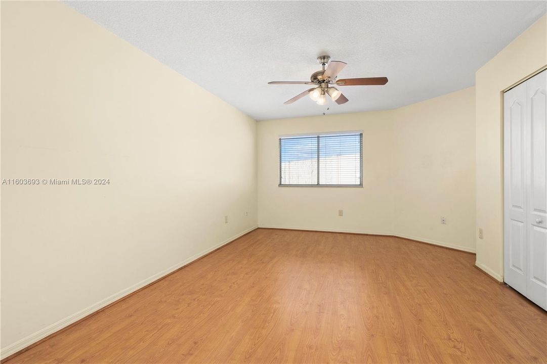 Active With Contract: $3,200 (3 beds, 2 baths, 1600 Square Feet)