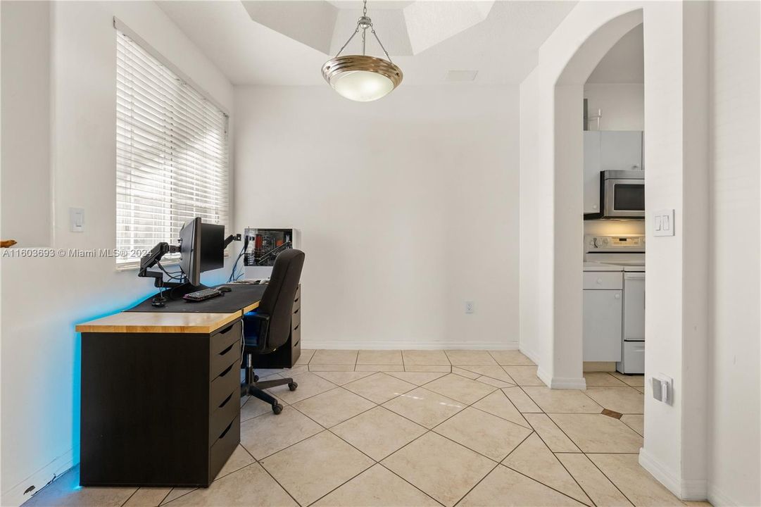 Active With Contract: $3,200 (3 beds, 2 baths, 1600 Square Feet)